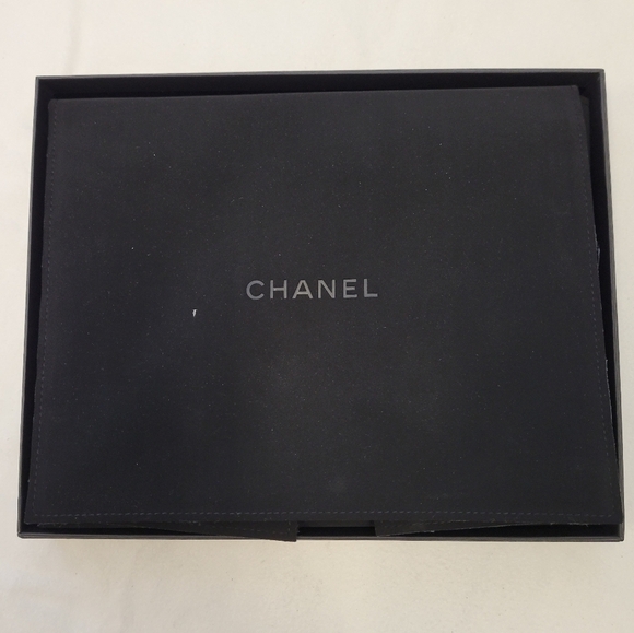 Chanel Pearl And Silver Necklace - Picture 6 of 9